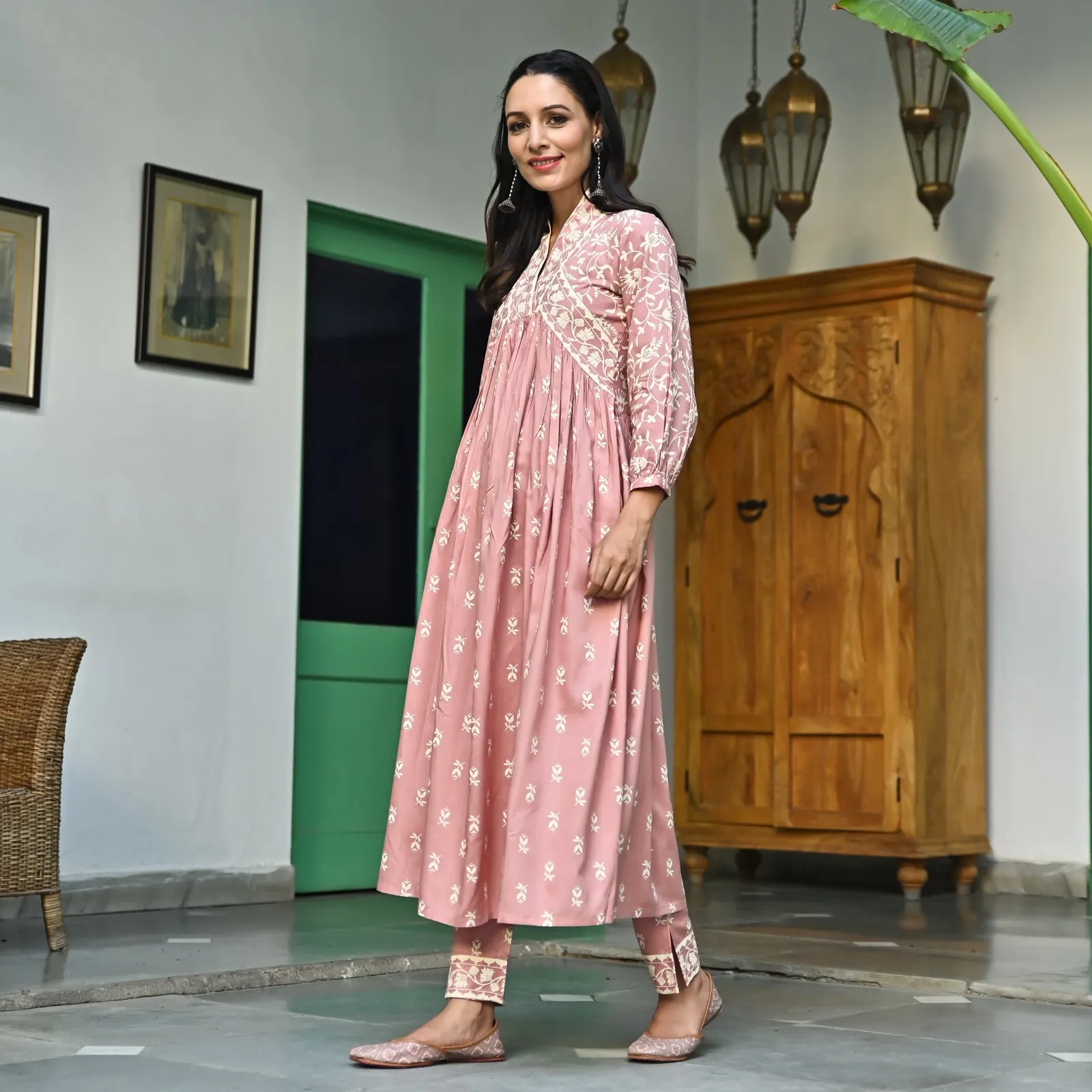 Blush Pink Floral Jaal V Neck Kurta Pant Co-ord Set