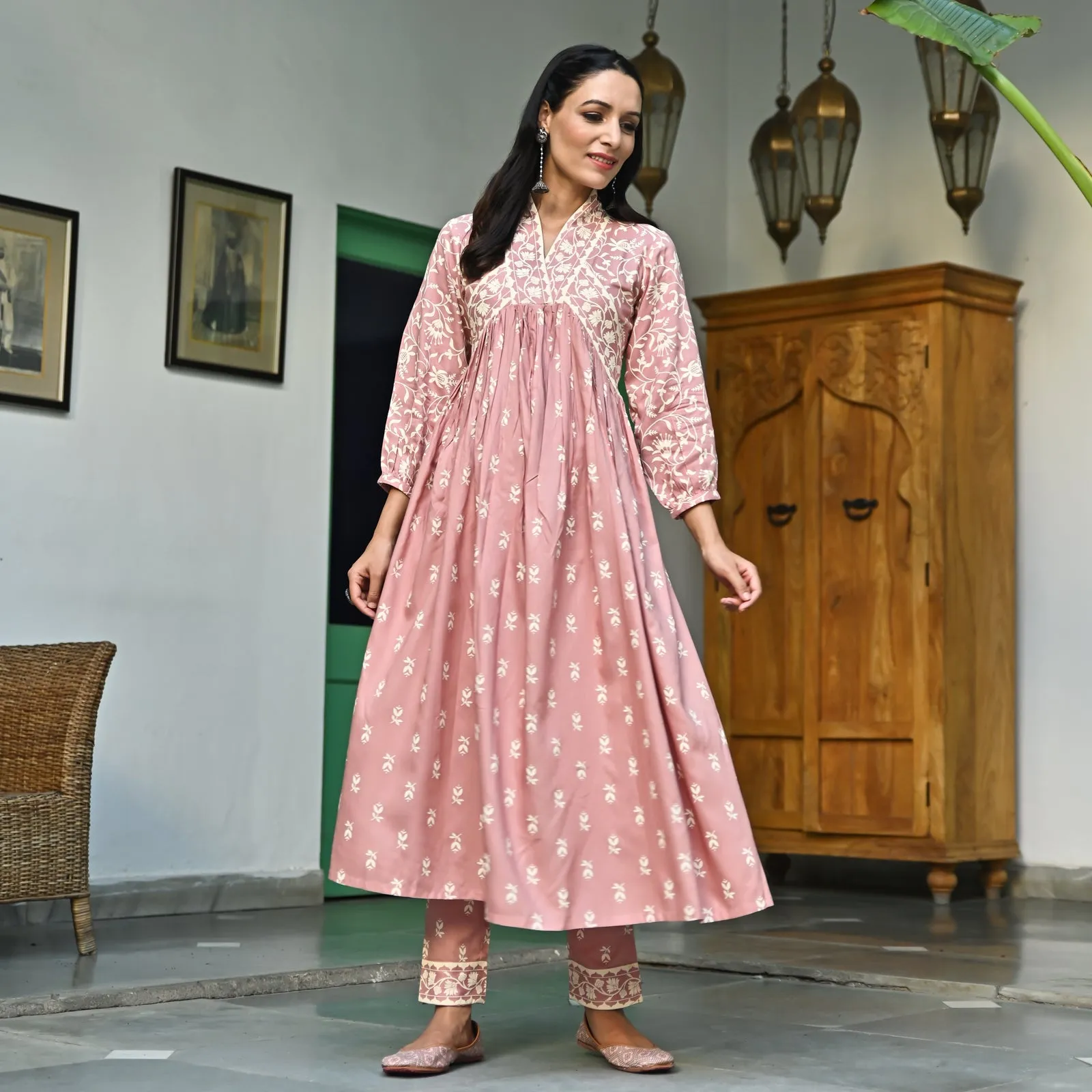 Blush Pink Floral Jaal V Neck Kurta Pant Co-ord Set